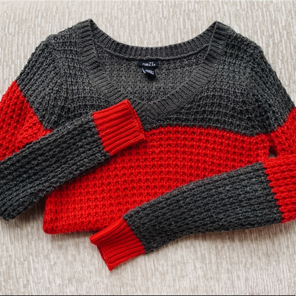 ❤️ RED AND GREY SWEATER